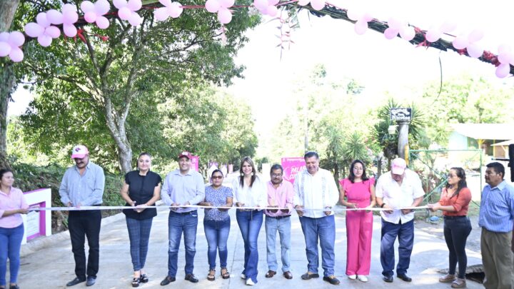 ROSY URBINA INAUGURA CAMINO DE PAVIMENTACIÓN HIDRÁULICA EN NUEVA GRANADA