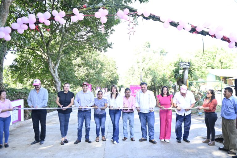 ROSY URBINA INAUGURA CAMINO DE PAVIMENTACIÓN HIDRÁULICA EN NUEVA GRANADA