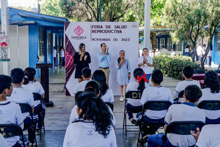 AYUNTAMIENTO DE TAPACHULA REALIZA FERIA DE LA SALUD REPRODUCTIVA EN PREPARATORIA NÚMERO 3