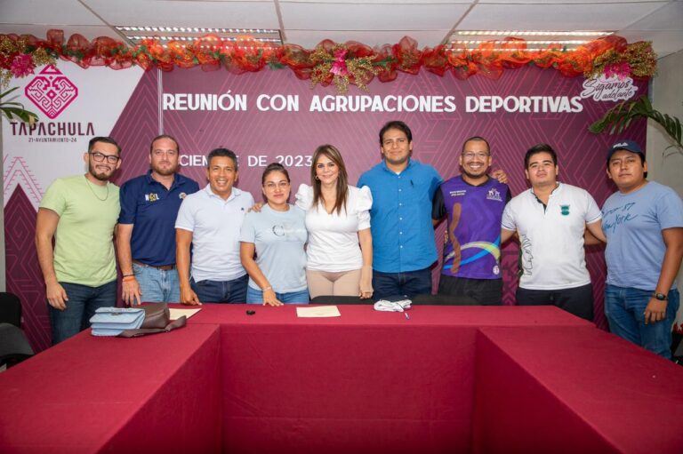 ESTUDIANTES DE PRIMARIA RECIBEN MATERIAL ESCOLAR DE PARTE DEL AYUNTAMIENTO DE TAPACHULA