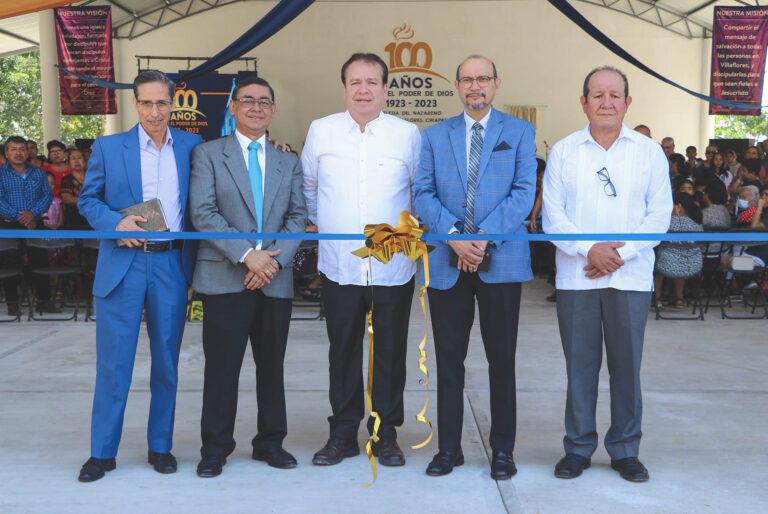 Mariano Rosales inaugura domo en 1a Iglesia del Nazareno