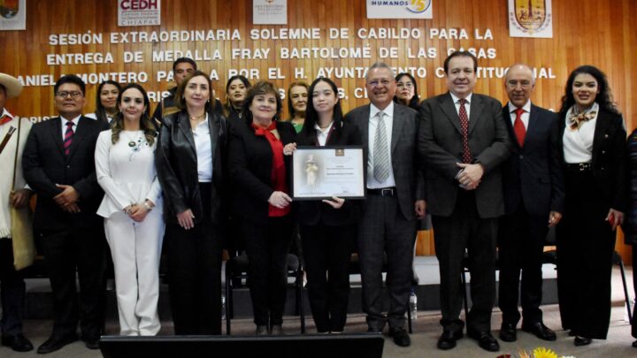 Otorgan medalla de Honor a joven villaflorense