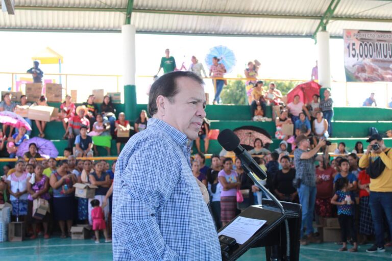 Alcalde Mariano Rosales realiza en Cuauhtémoc cuarta entrega de aves de traspatio