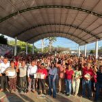 Mariano Rosales entrega aves de traspatio en Guadalupe Victoria