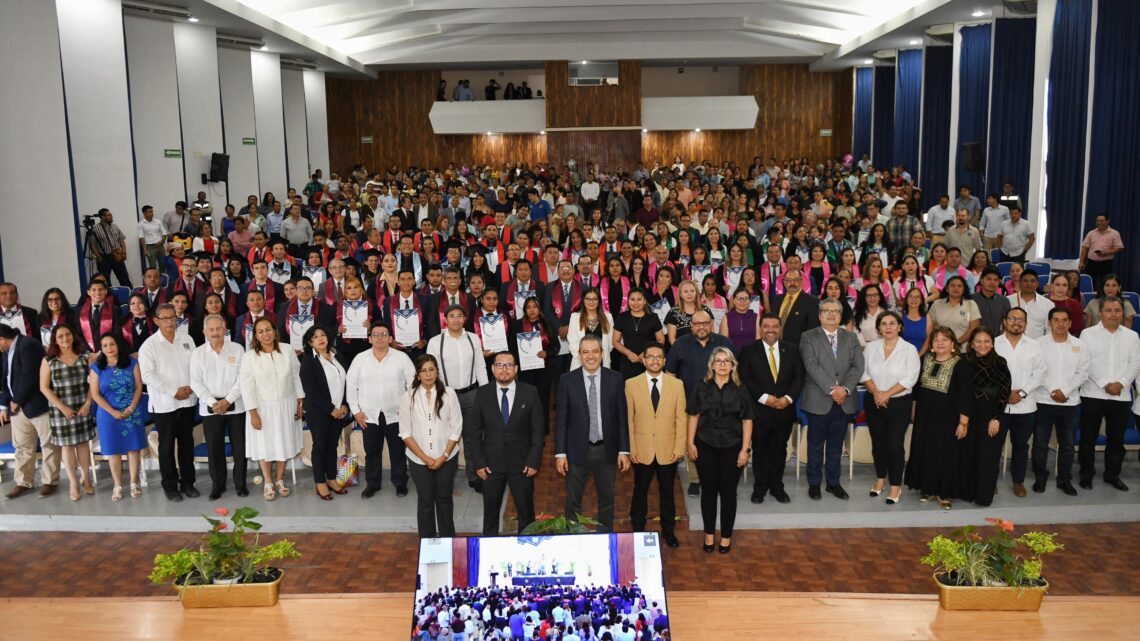 Celebran graduación de 180 egresadas y egresados de los programas de licenciatura a distancia de la UNACH