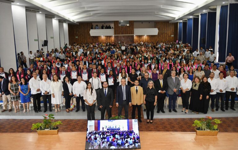 Celebran graduación de 180 egresadas y egresados de los programas de licenciatura a distancia de la UNACH