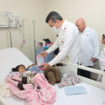 Rutilio Escandón entregó regalos y convivió con niñas y niños del área de Pediatría del Hospital Gómez Maza