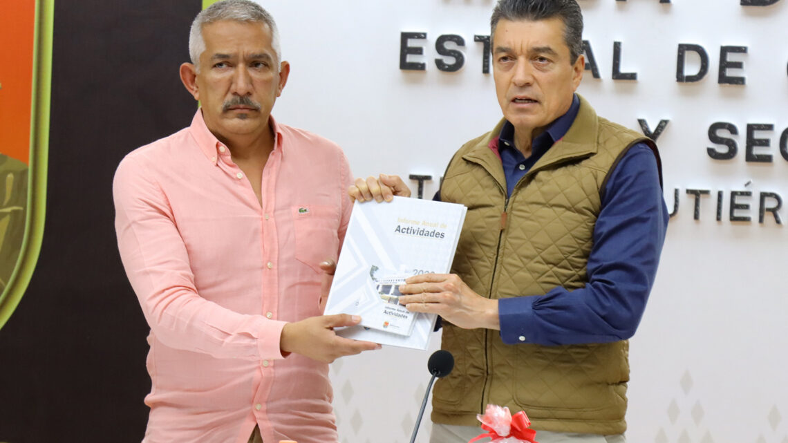 Titular de la FGE Chiapas entrega Informe Anual de Actividades 2023 al gobernador Rutilio Escandón