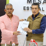 Titular de la FGE Chiapas entrega Informe Anual de Actividades 2023 al gobernador Rutilio Escandón