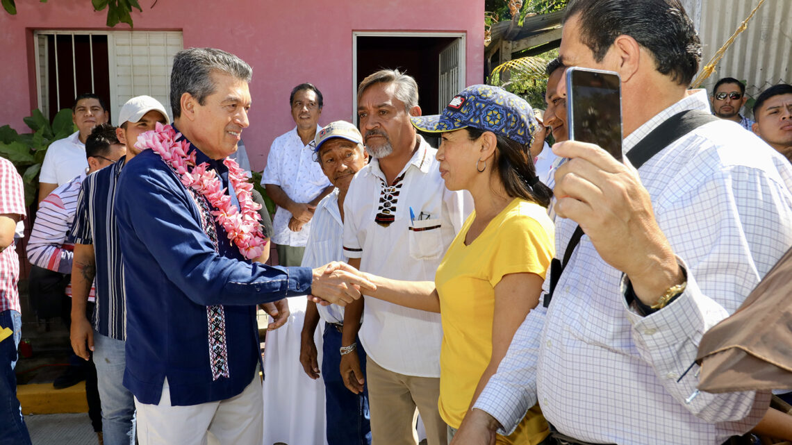 Inaugura Rutilio Escandón pavimentación de calles en la colonia El Salvador, de Tuxtla Gutiérrez