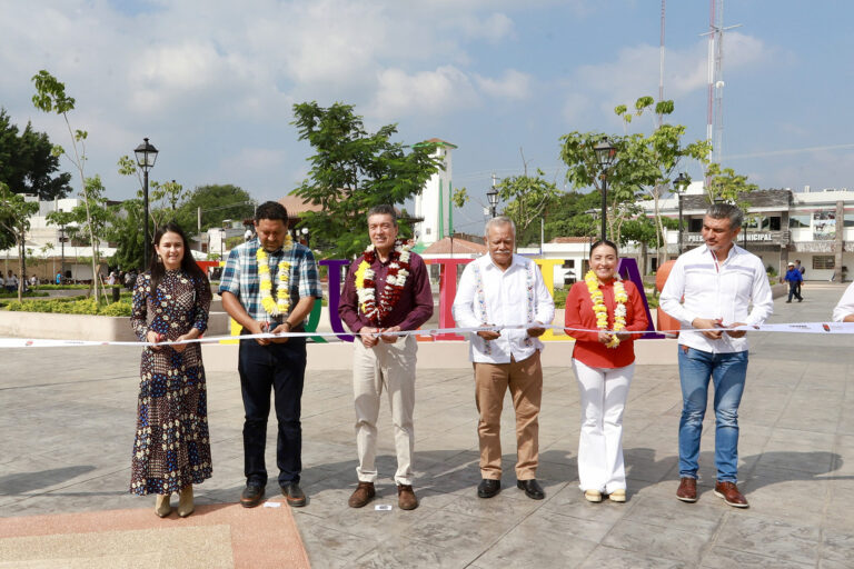 Rutilio Escandón inaugura el Parque Central de Jiquipilas