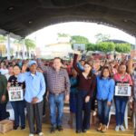 En Chanona Mariano Rosales entrega aves de traspatio a mujeres