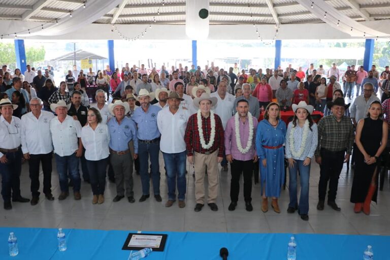 Sergio Aguilar y Mariano Rosales inauguran 52 Exposición Ganadera Local de Villaflores