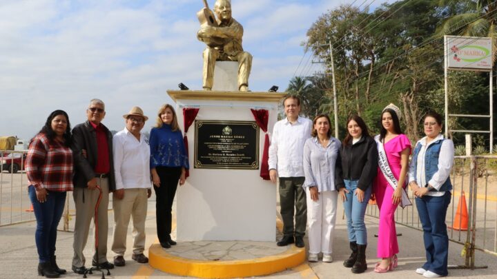 Mariano Rosales devela monumento a Jorge Massias