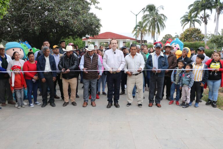 Entrega Mariano Rosales parque en Melchor Ocampo