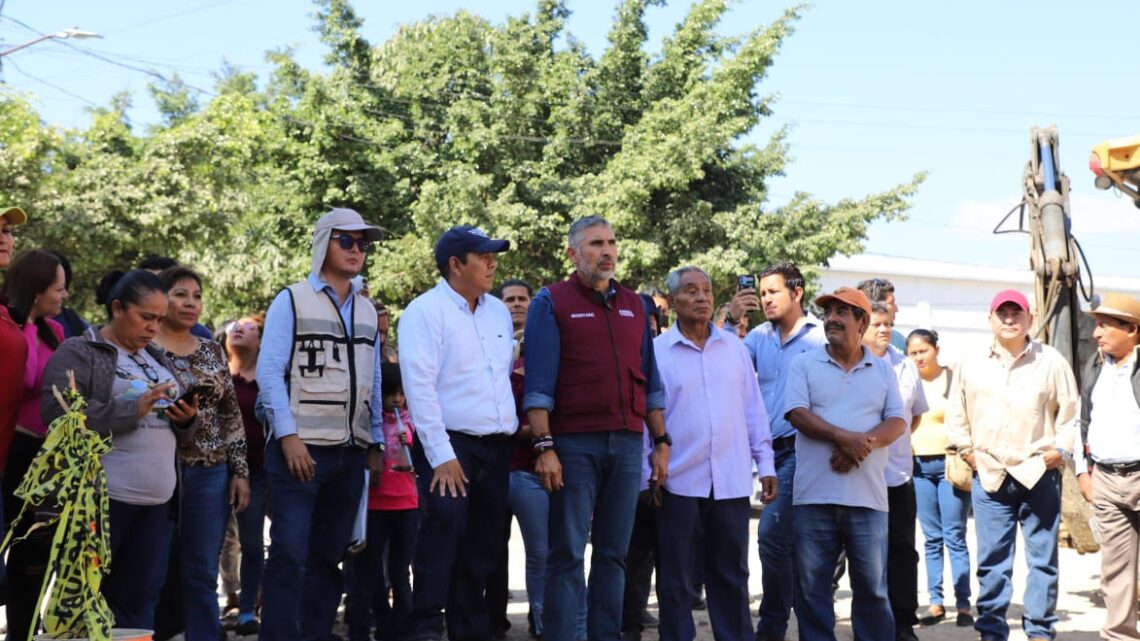 Ángel Torres suma más de 70 colonias de Tuxtla atendidas con pavimentación