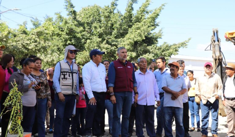 Ángel Torres suma más de 70 colonias de Tuxtla atendidas con pavimentación