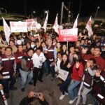 Encabeza Angel Torres brigada en favor Eduardo Ramírez en el crucero de Plaza Crystal