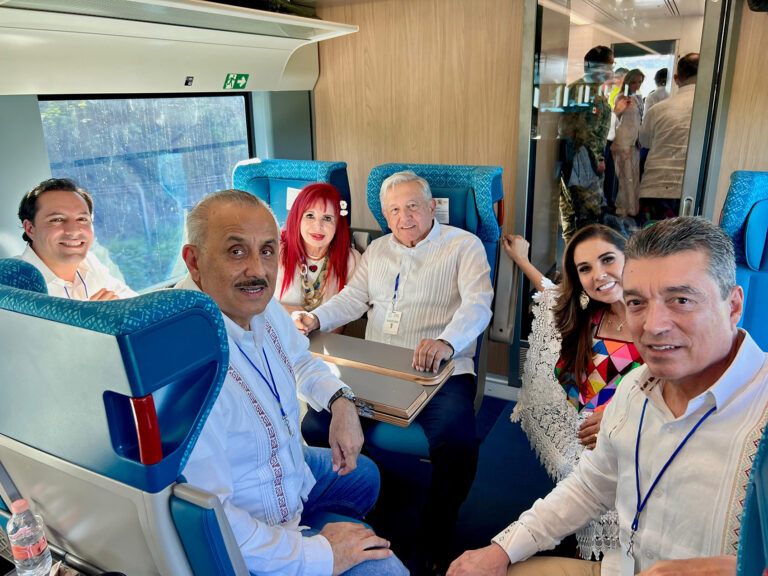 Rutilio Escandón acompaña al presidente AMLO en la inauguración del tramo Cancún-Palenque del Tren Maya