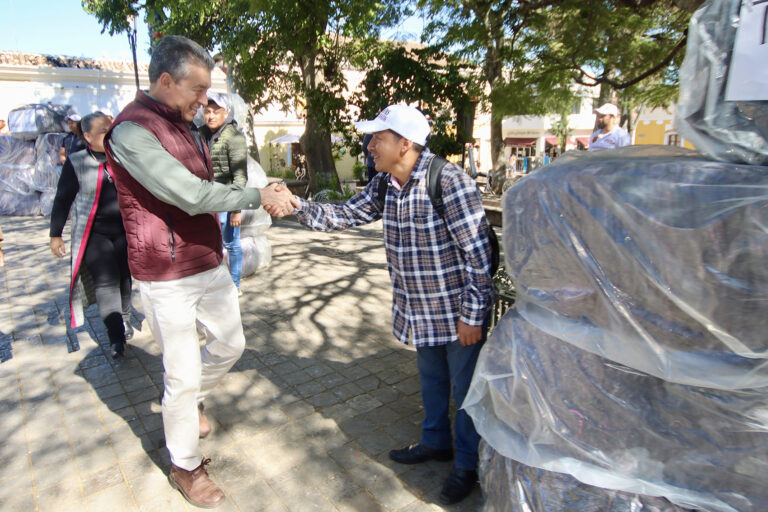 Más de 70 mil cobertores entregados ante bajas temperaturas; la meta son 105 mil: Rutilio Escandón