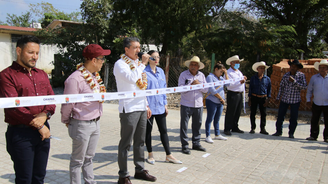 En Suchiapa, Rutilio Escandón inaugura vialidades, domo y cancha deportiva