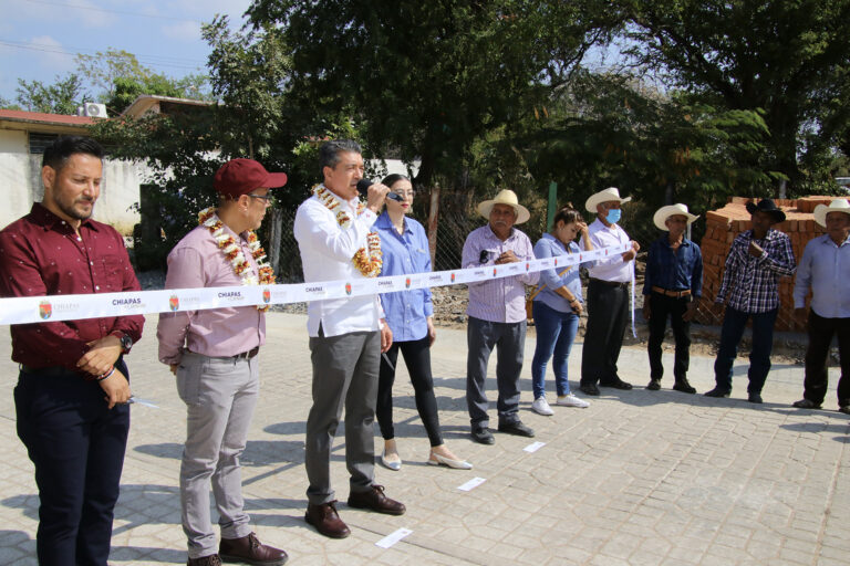 En Suchiapa, Rutilio Escandón inaugura vialidades, domo y cancha deportiva