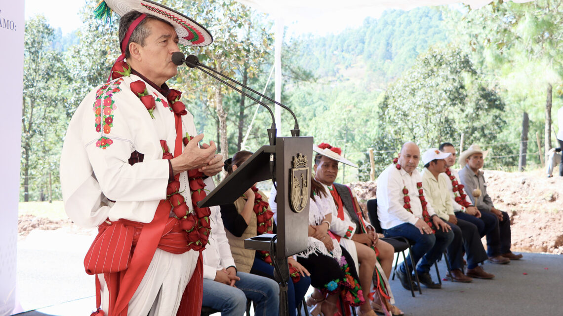 Inaugura Rutilio Escandón construcción del camino Huixtán-Oxchuc-Los Ranchos