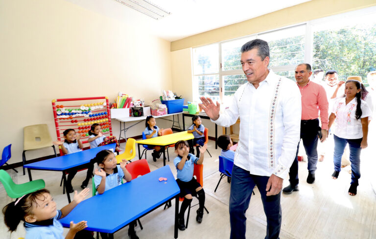 Inaugura Rutilio Escandón espacios educativos en la localidad Nueva Esperanza, de Palenque