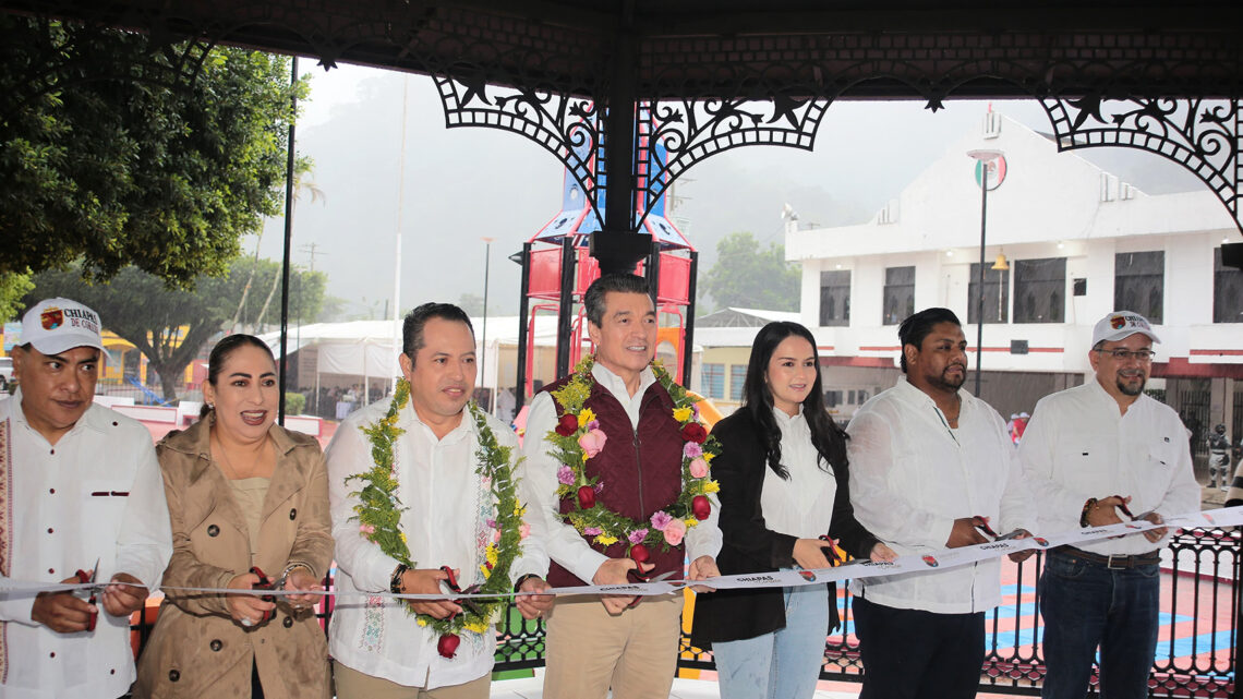 Inaugura Rutilio Escandón rehabilitación del Parque Público Municipal, en Ostuacán
