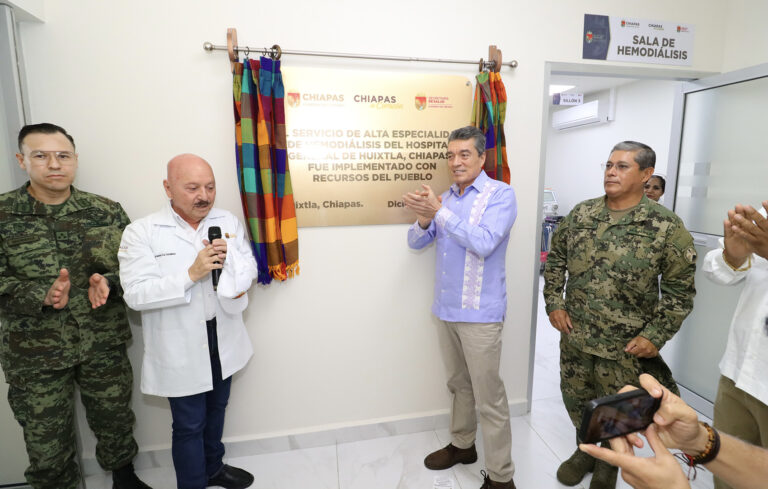 Inaugura Rutilio Escandón área de alta especialidad en hemodiálisis del Hospital General de Huixtla