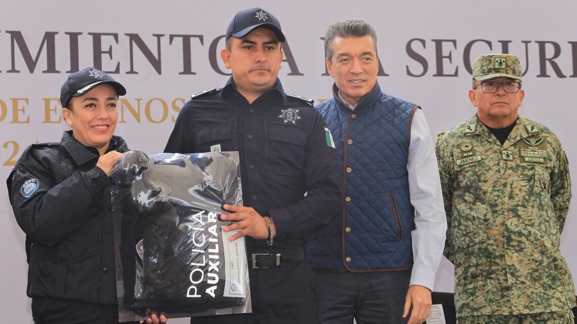 Entrega Rutilio Escandón 213 patrullas, uniformes y equipamiento tecnológico a la SSyPC