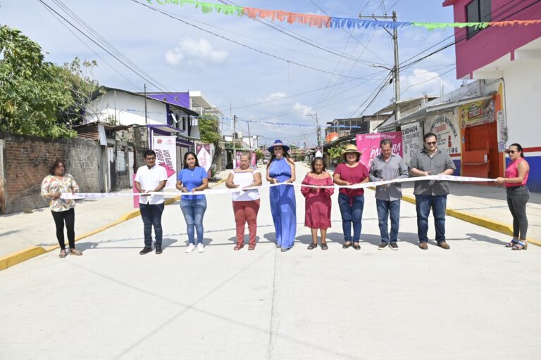 AYUNTAMIENTO INAUGURA OBRA EN COLONIA CARMEN Y MARAVILLAS DE TAPACHULA