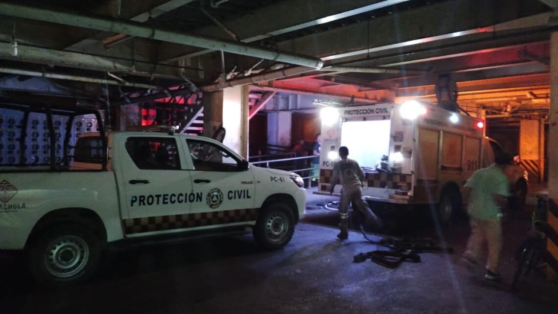 PROTECCIÓN CIVIL Y BOMBEROS SOFOCAN INCENDIO EN MERCADO SAN JUAN DE TAPACHULA