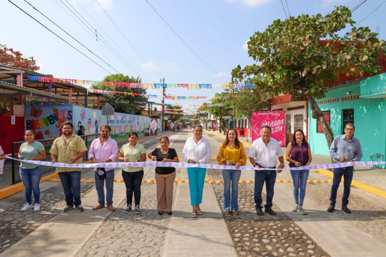 AYUNTAMIENTO DE TAPACHULA. INAUGURA PAVIMENTACIÓN MIXTA DE CALLES EN COLONIA NUEVO MUNDO I