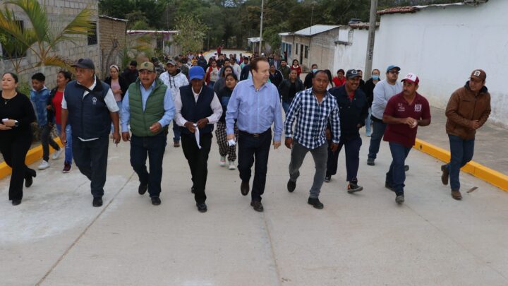 Alcalde Mariano Rosales inaugura calles en Domingo Chanona