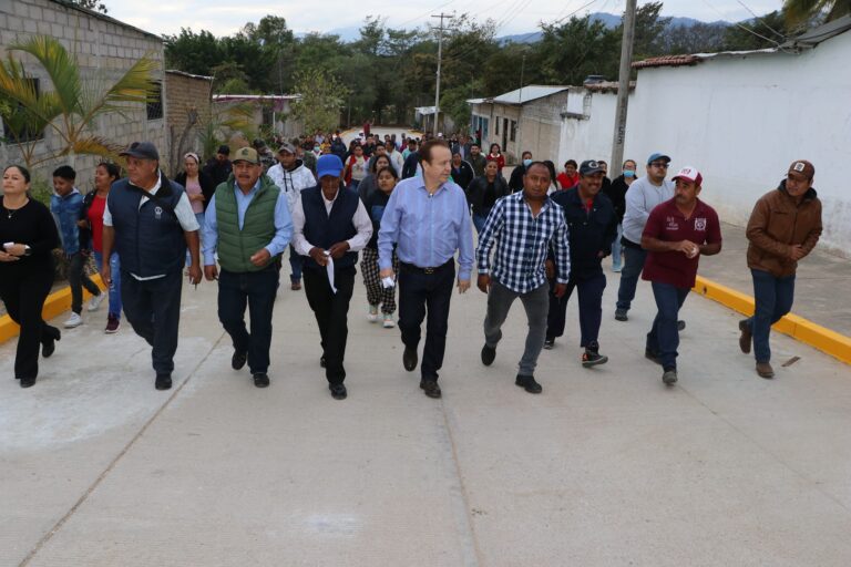 Alcalde Mariano Rosales inaugura calles en Domingo Chanona