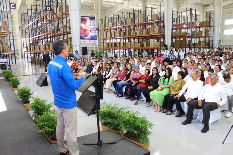 Rutilio Escandón inaugura la Plataforma y Hangar de Carga del Aeropuerto Internacional Ángel Albino Corzo