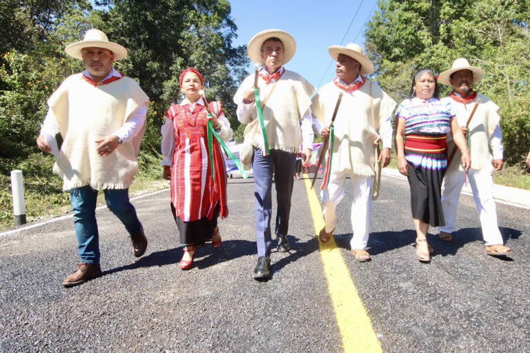 En Chanal, Rutilio Escandón inaugura construcción del camino Chanal-La Mendoza-Sakchibalte