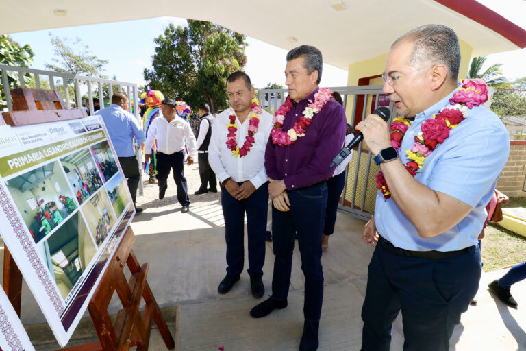 Inaugura Rutilio Escandón aulas en la Primaria Lisandro Calderón Hernández de Ocozocoautla