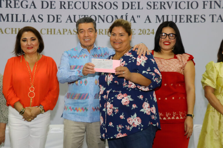 En Tapachula, beneficia Rutilio Escandón a mujeres con microcréditos “Semillas de Autonomía”