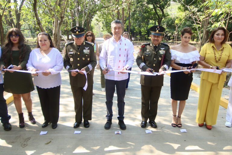 En Tapachula, Rutilio Escandón inauguró la 2ª etapa de pavimentación de vialidades en el Campo Militar No. 36