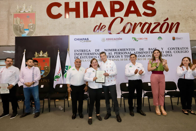 Rutilio Escandón entrega nombramientos de base y contratos indeterminados a personal del Cecyte Chiapas