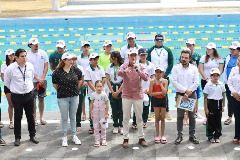 Rutilio Escandón y Zoé Robledo reinauguran alberca de la Unidad Deportiva “Panchón Contreras” del IMSS