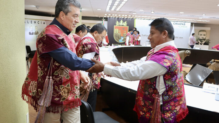 Pueblo de Zinacantán reconoce labor de Rutilio Escandón a favor de las comunidades indígenas