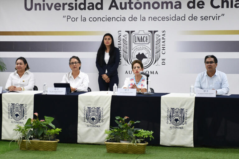 Rinde María del Carmen Vázquez Velasco el informe del primer año de su gestión en la Facultad de Ciencias Administrativas de la UNACH