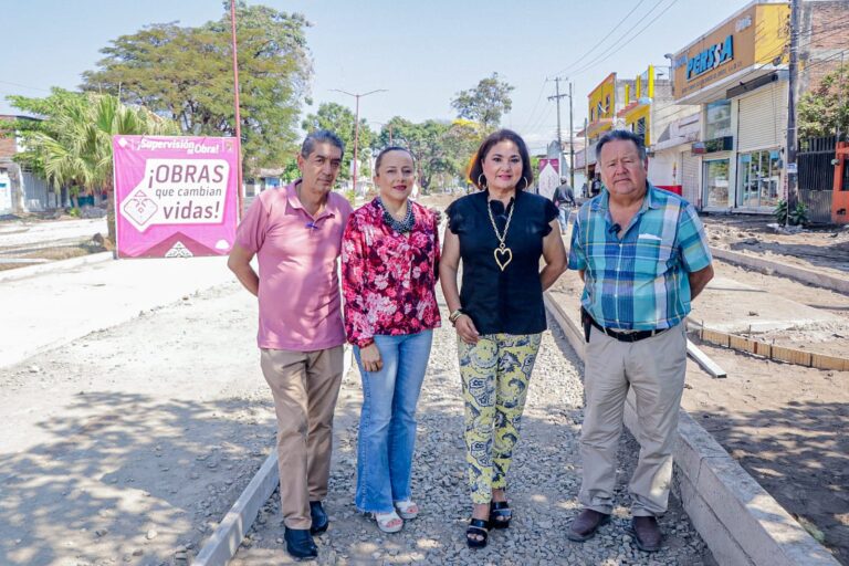 SUPERVISA AYUNTAMIENTO DE TAPACHULA AVANCE FÍSICO DE LA PAVIMENTACIÓN HIDRÁULICA DE CALLES EN COLONIA 5 DE FEBRERO