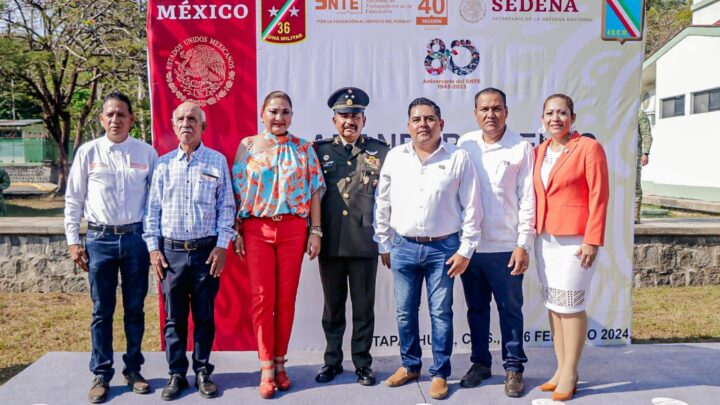 ASISTE GLADIOLA SOTO A ABANDERAMIENTO DE ESCOLTAS EN ZONA MILITAR DE TAPACHULA