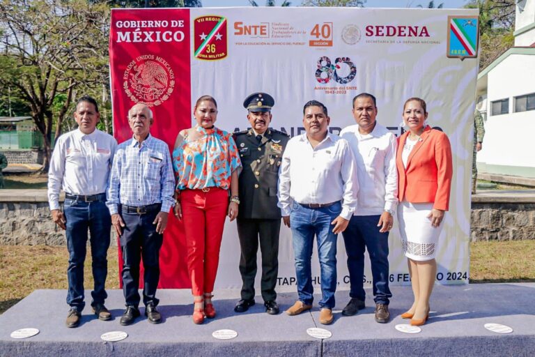 ASISTE GLADIOLA SOTO A ABANDERAMIENTO DE ESCOLTAS EN ZONA MILITAR DE TAPACHULA