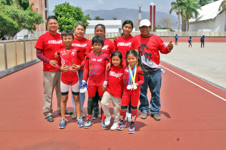 Patinadores de la escuela “Enrique Albores Gordillo” de Carranza, cosechan 9 medallas en el Estatal de “Nuevos Talentos 2024”