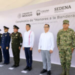 Participa Rutilio Escandón en ceremonia cívica de honores a la bandera